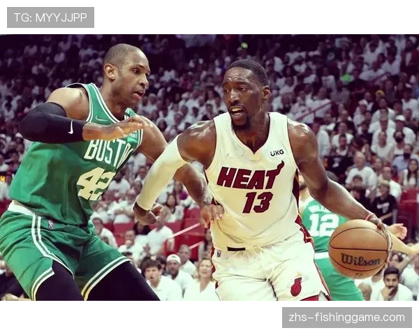 特写：阿德巴约连续三次成功防守兰德尔低位强攻，点燃热火主场